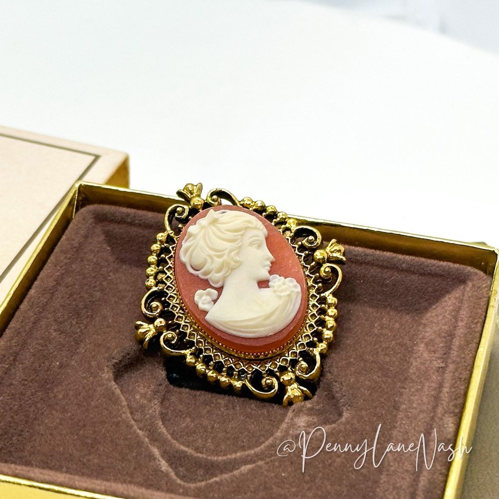 NIB Vintage Avon Perfume Glace Silhouette Cameo Pin Brooch - Picture 7 of 7